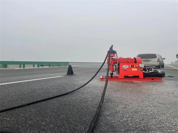 雷州马路路基路面开裂下沉注浆加固灌浆